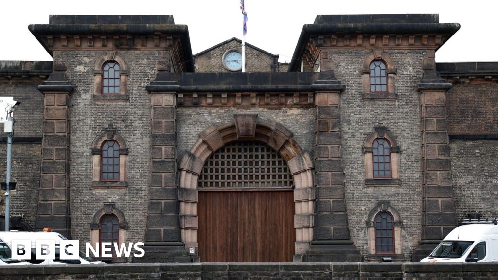 Wandsworth Prison: 'Renewed sense of purpose' after new governor