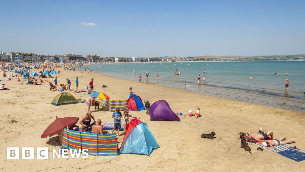 Dorset: Weymouth beach loses Blue Flag status