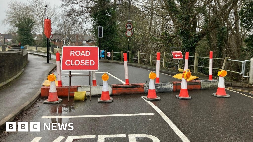 Surrey task force calls for action to reduce roadworks disruption