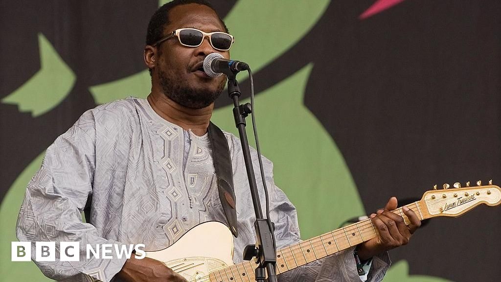 Amadou Bagayoko - thousands attend funeral of Malian musician
