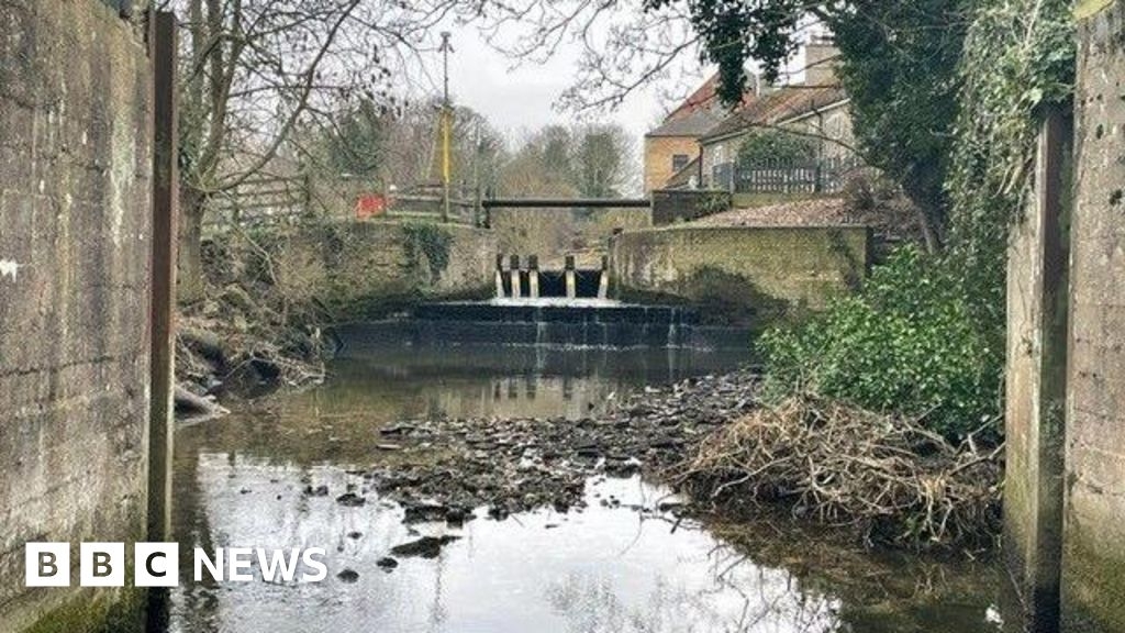 Construction of new £1m fish pass in Mildenhall gets under way