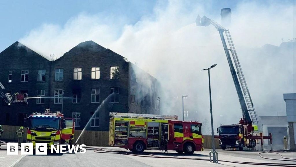 Bradford city centre mill blaze 'deliberate', fire service says