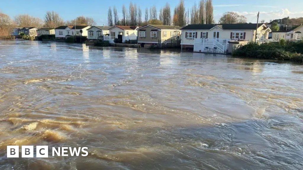 Flood-risk park home residents in Bournemouth urged to evacuate