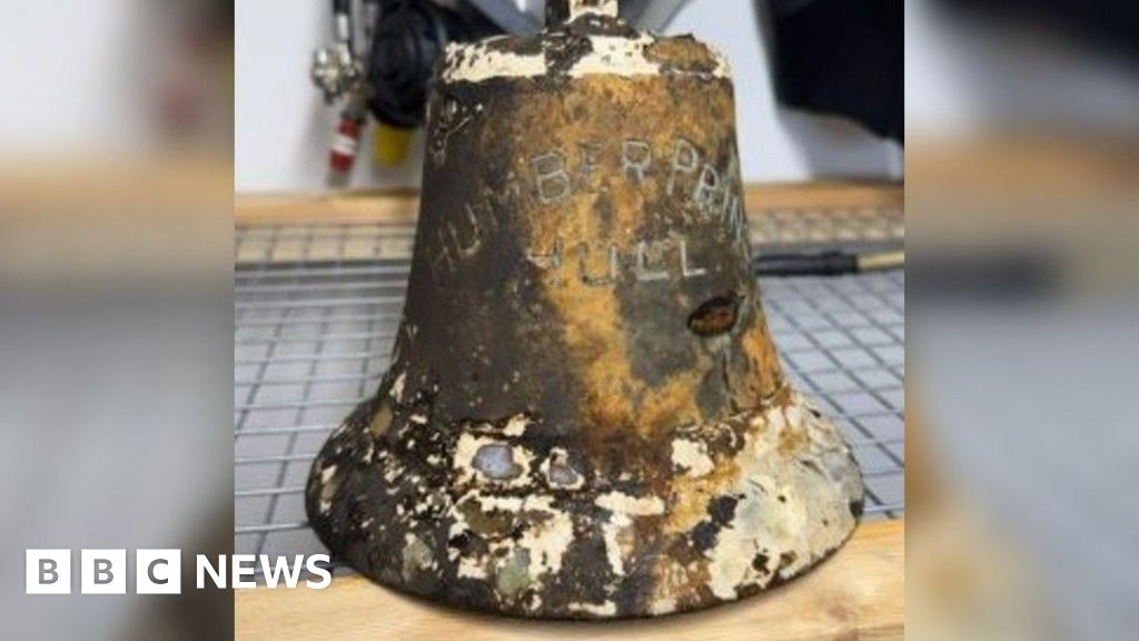 Nottinghamshire Police pull rusty bell from River Trent