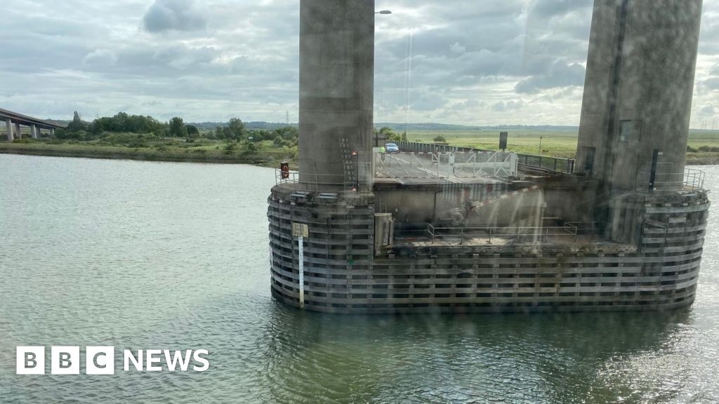 Disruption after boat hits Kingsferry Bridge in Kent