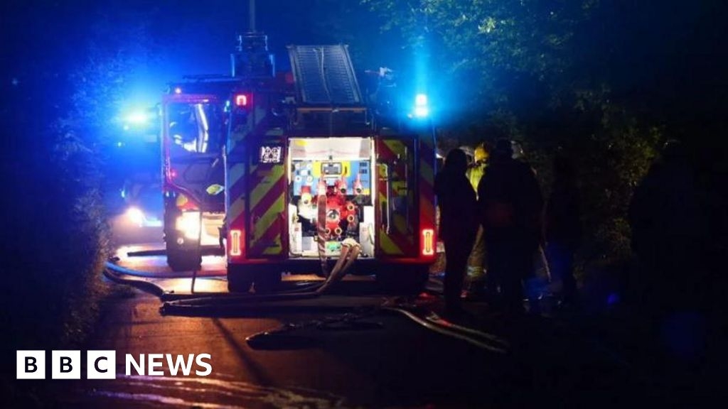Fire crews tackle Havenstreet cottage blaze