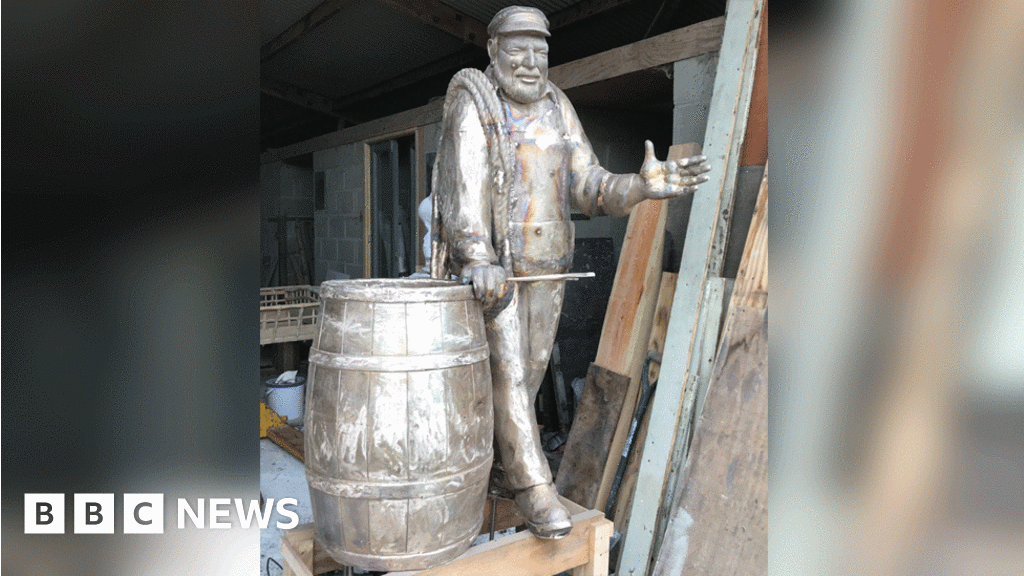 Great Yarmouth sculpture trail's Ernie Childs statue is revealed