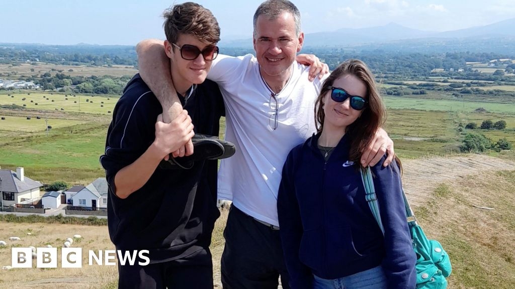 Harrogate teenagers trek for teacher who died from pancreatic cancer