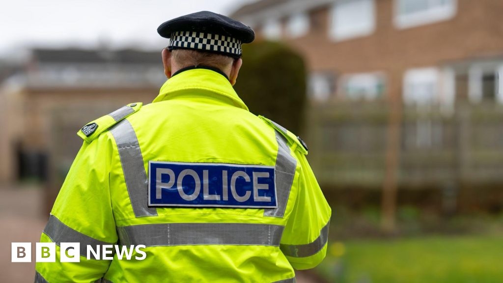 Two arrested after 17-year-old stabbed at Oxford park event
