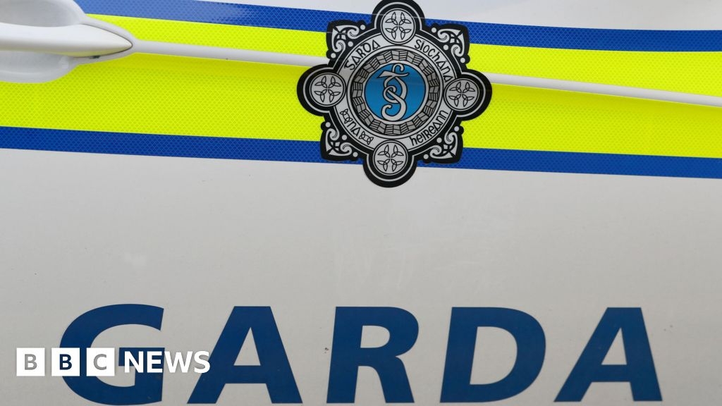 Woman dies in crash in County Donegal