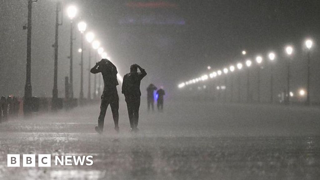 India: Unseasonal rainfall and hailstorms disrupt life across cities