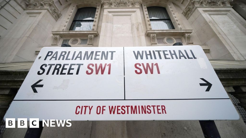 Thousands of UK civil servant jobs to leave London