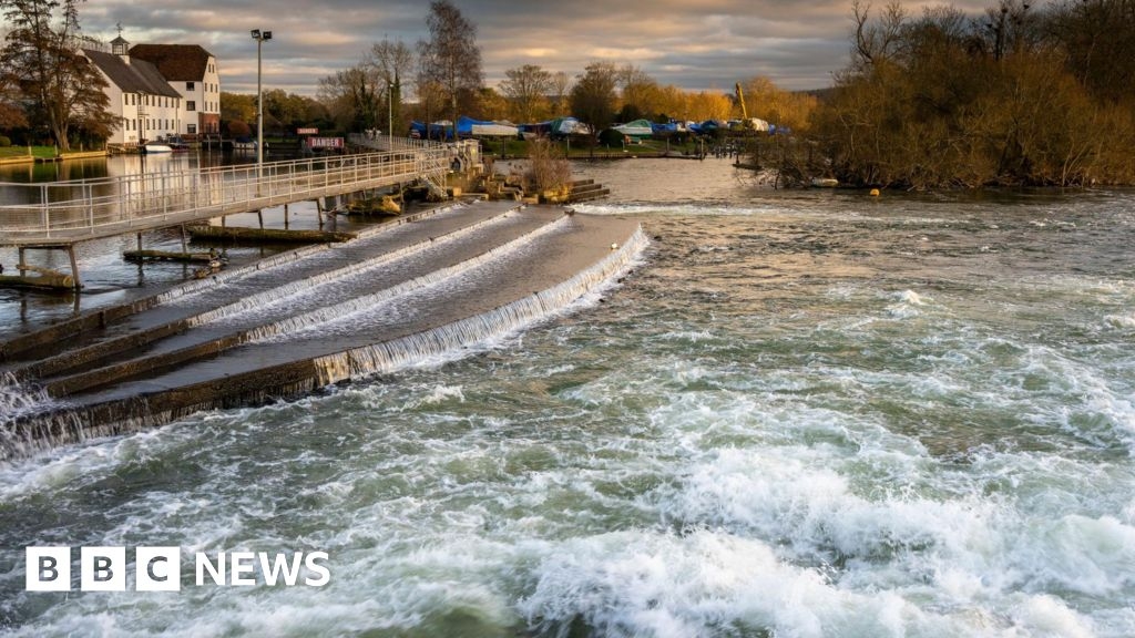 River Thames weir and lock keepers vote on potential strike