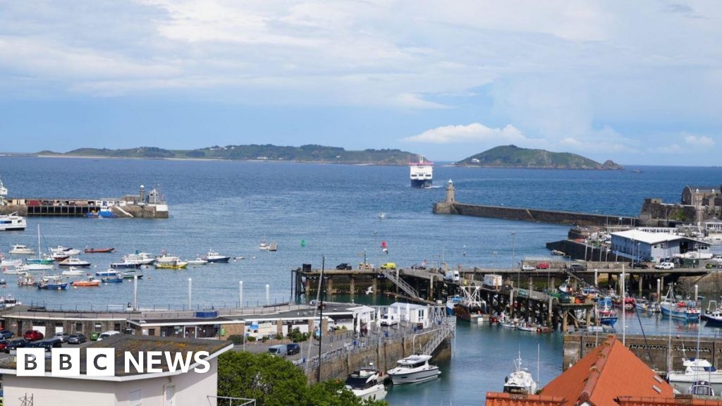 Third firm offers ferry service in Channel Islands