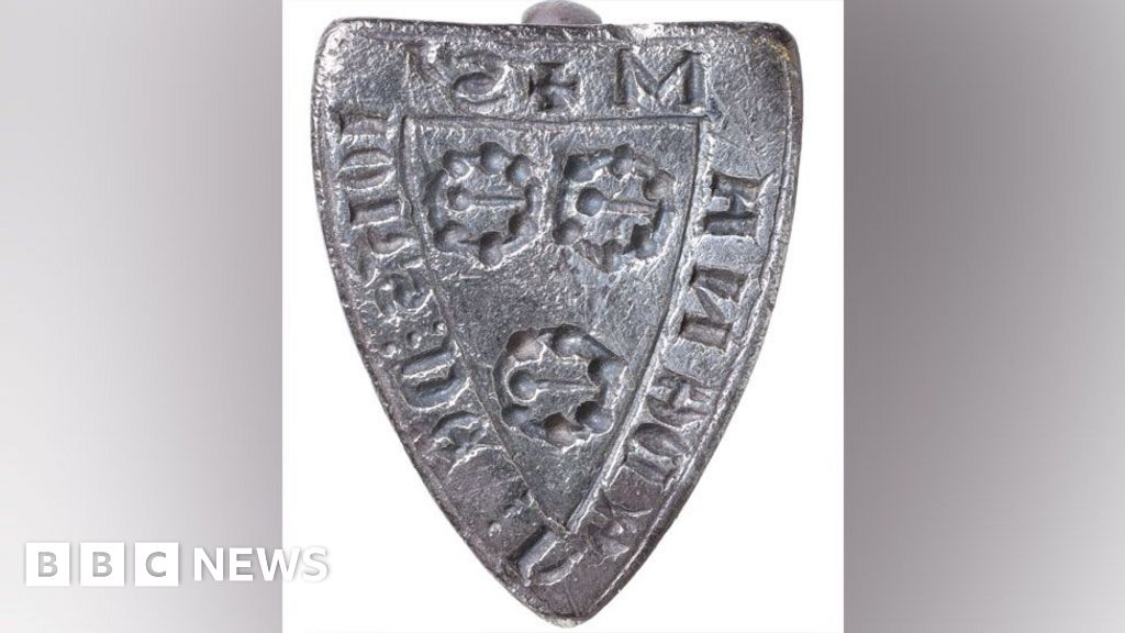 Help needed to identify Hedenham owner of medieval seal