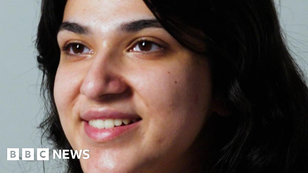 'Your skin doesn't define your value', says acne sufferer