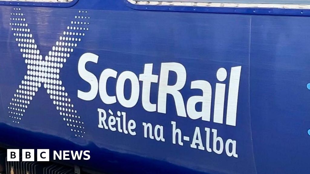 Railway line between Aberdeen and Dundee closed