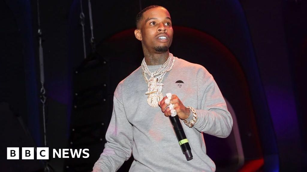 Drake pushes for Tory Lanez to be pardoned after prison attack