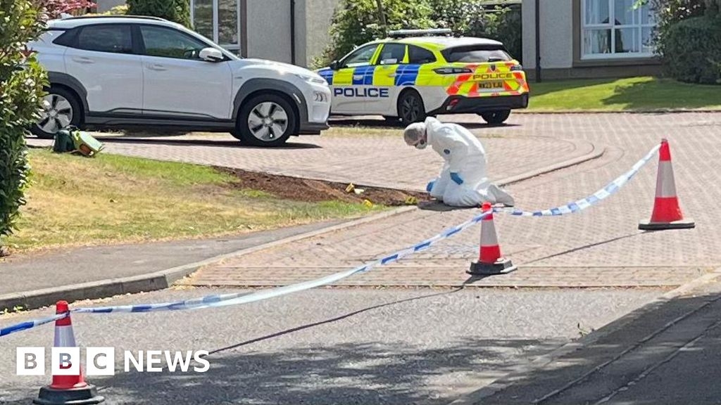 Masked gang slash man outside Edinburgh home as feud escalates