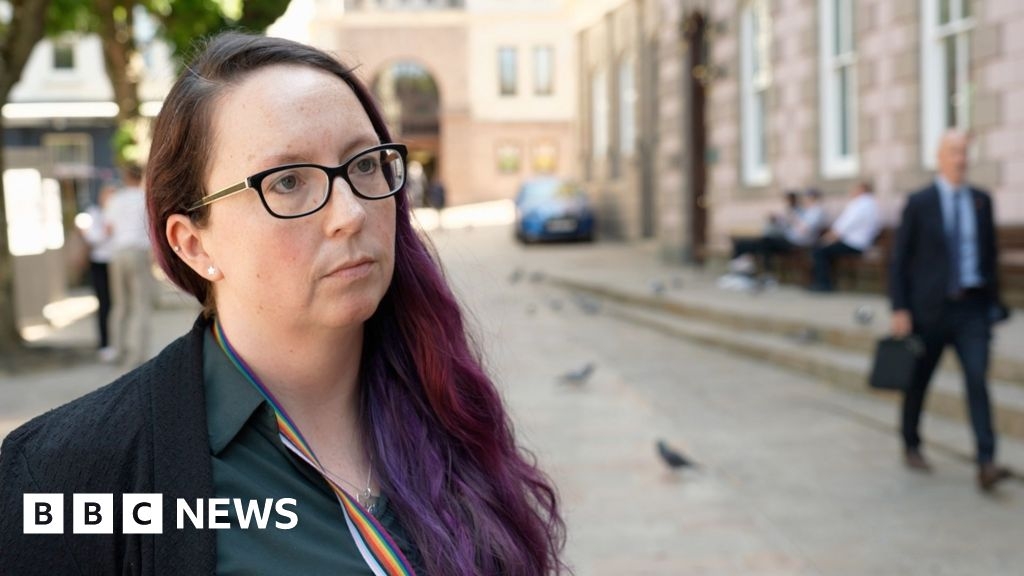 Delays to same sex parental rights law in Jersey criticised