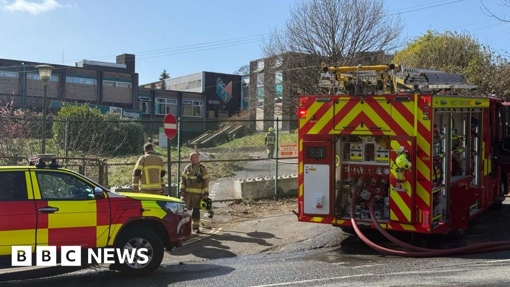 Multiple fires at ex-Halifax school over weekend, fire service says