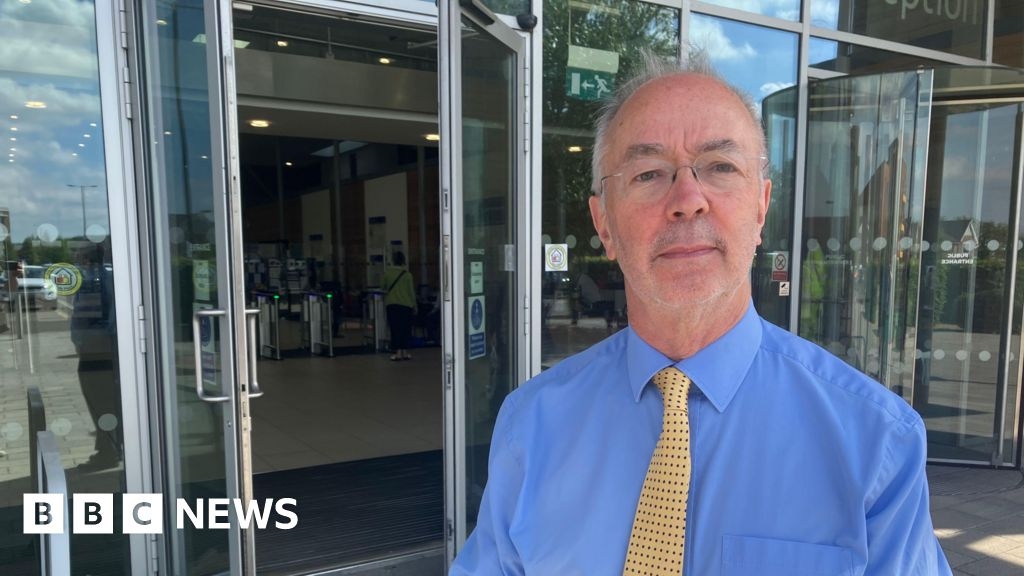 Buckinghamshire council leader Martin Tett steps down