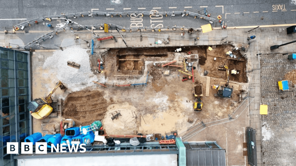 Roman road discovered in Manchester city centre