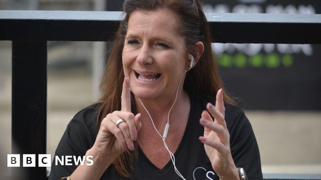 Isle of Man TT: Sign language interpreter makes event 'inclusive'