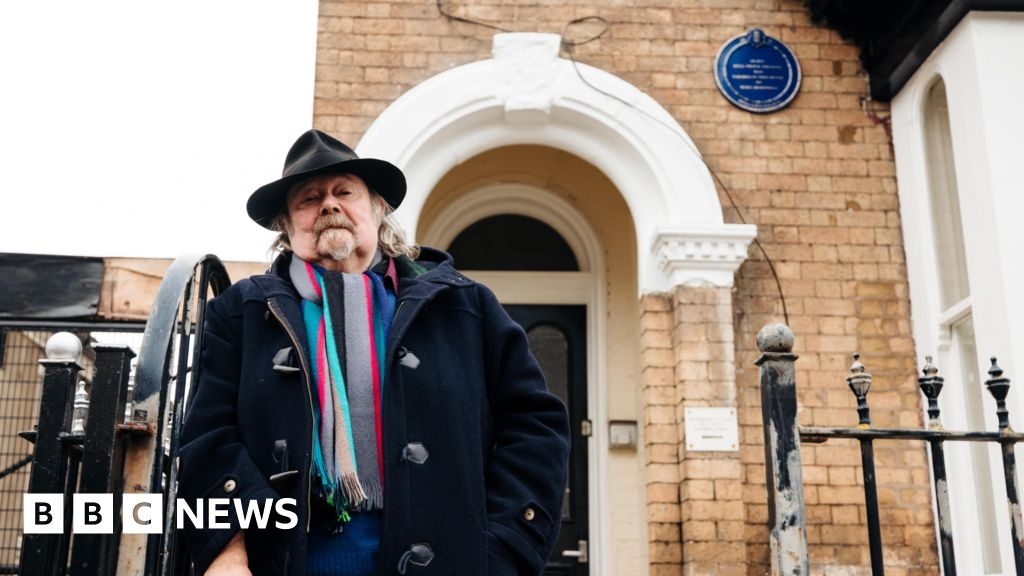 Hull Truck Theatre founder Mike Bradwell dies at 77