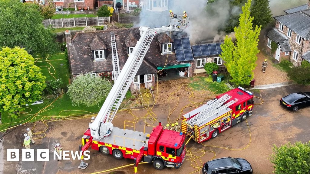 Lightning strike sets Fittleworth house roof on fire