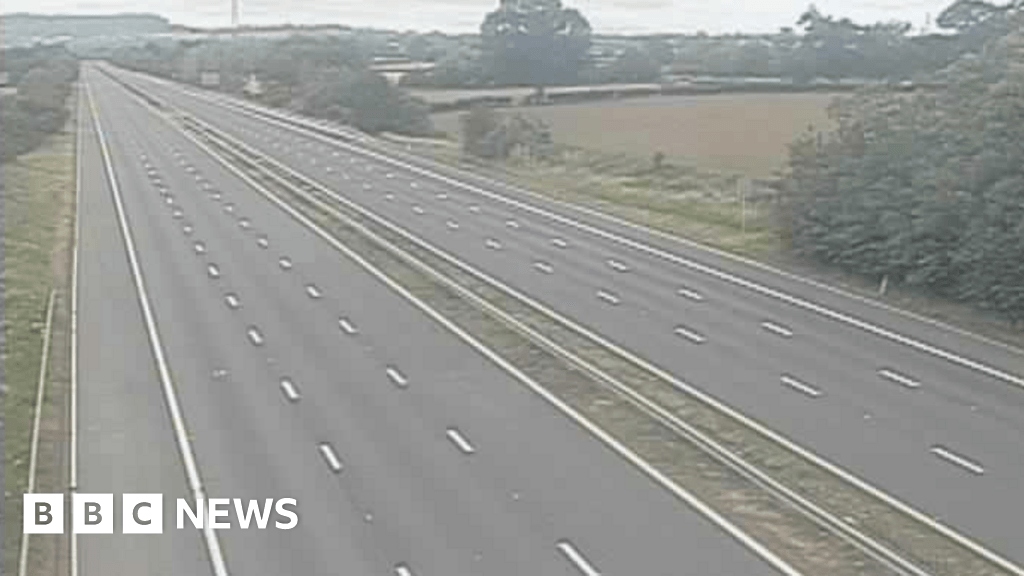 M5 closed in Gloucestershire while police investigate crash