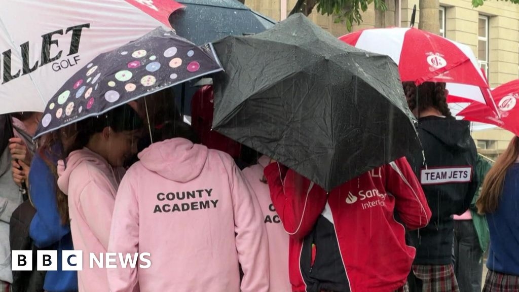 Jersey netballers plea for new home in Royal Square protest