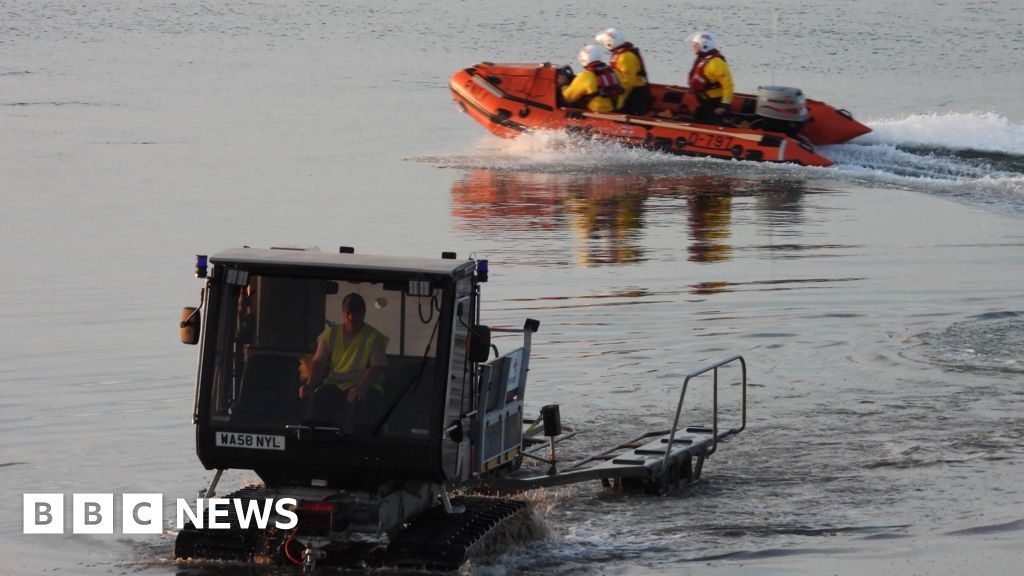 Beachgoers in Wells warned of 'incredibly hazardous' tides