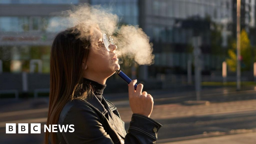 Disposable vapes ban: Call for Northern Ireland Executive to set smoke-free target