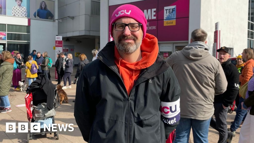 Sheffield Hallam University staff strike over pay rise deferral