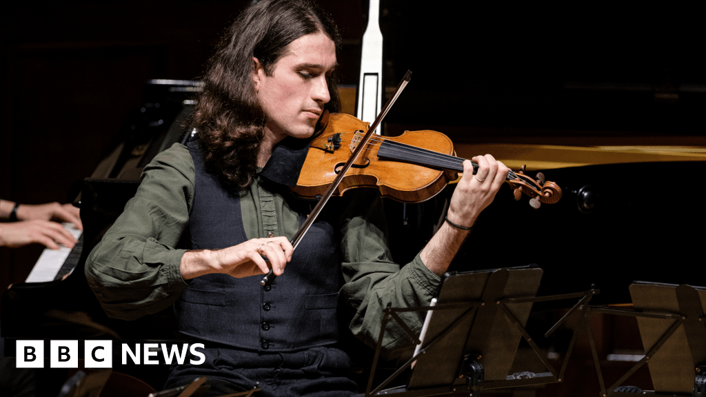 Musician seeks help to recover ancient violin stolen in pub