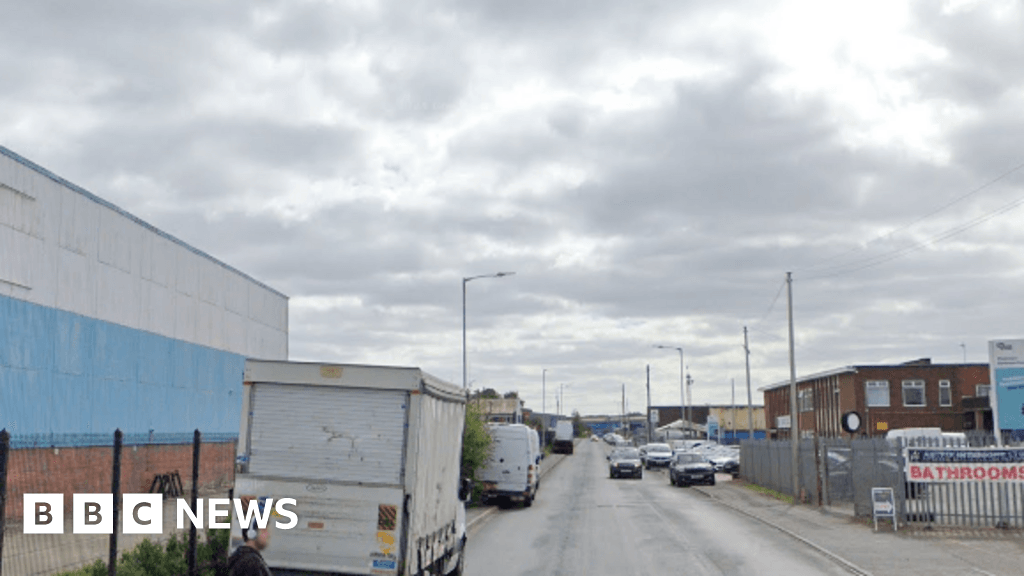 Two teenagers arrested after machete find in Wednesfield