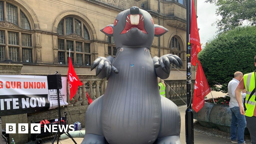 Unite and GMB unions clash over Sheffield bin strike