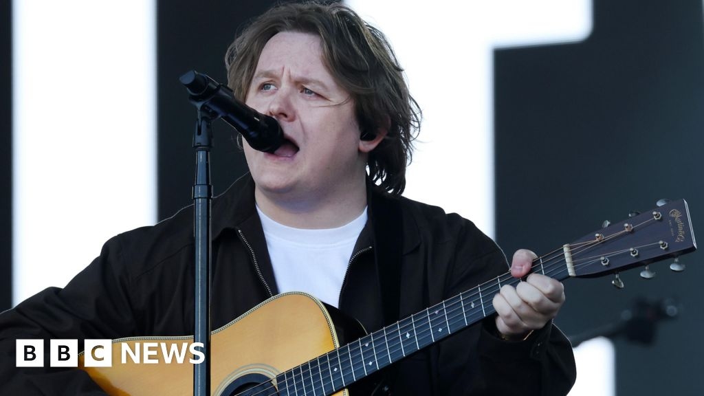 Lewis Capaldi says therapy played 'massive part' in musical comeback