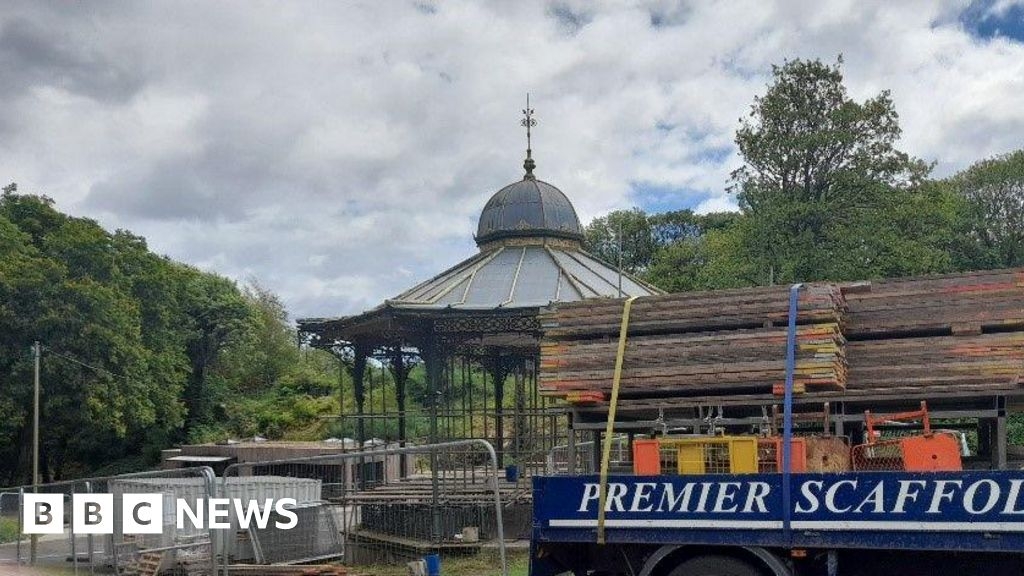 Repairs on Roker Park's Grade II-listed bandstand begin