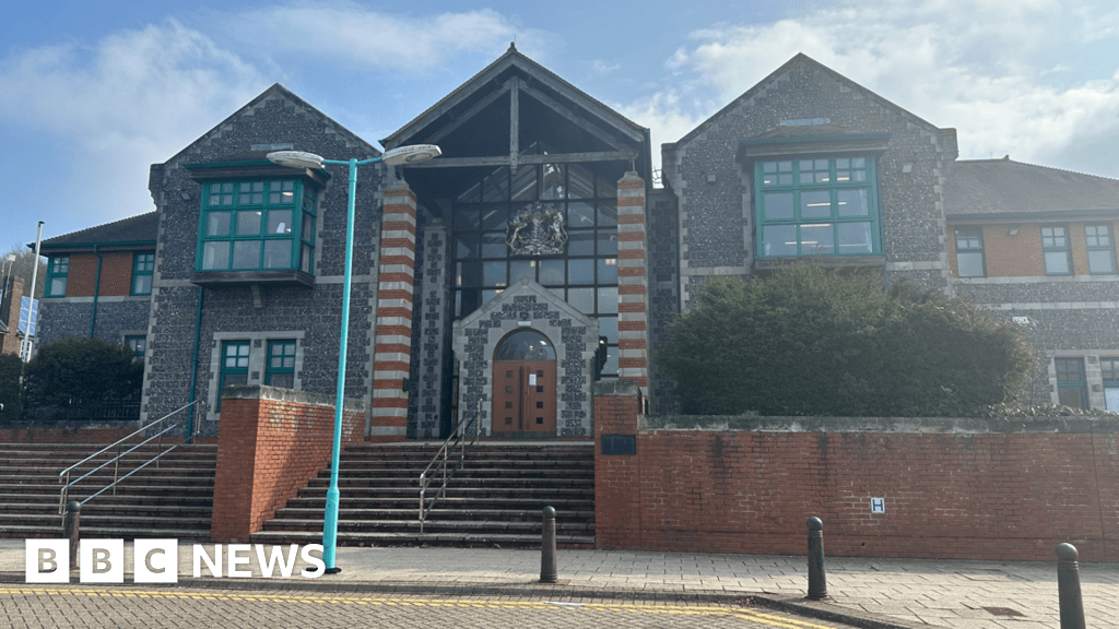 Alleged Hamas supporter Abu Wadee jailed for illegal UK entry