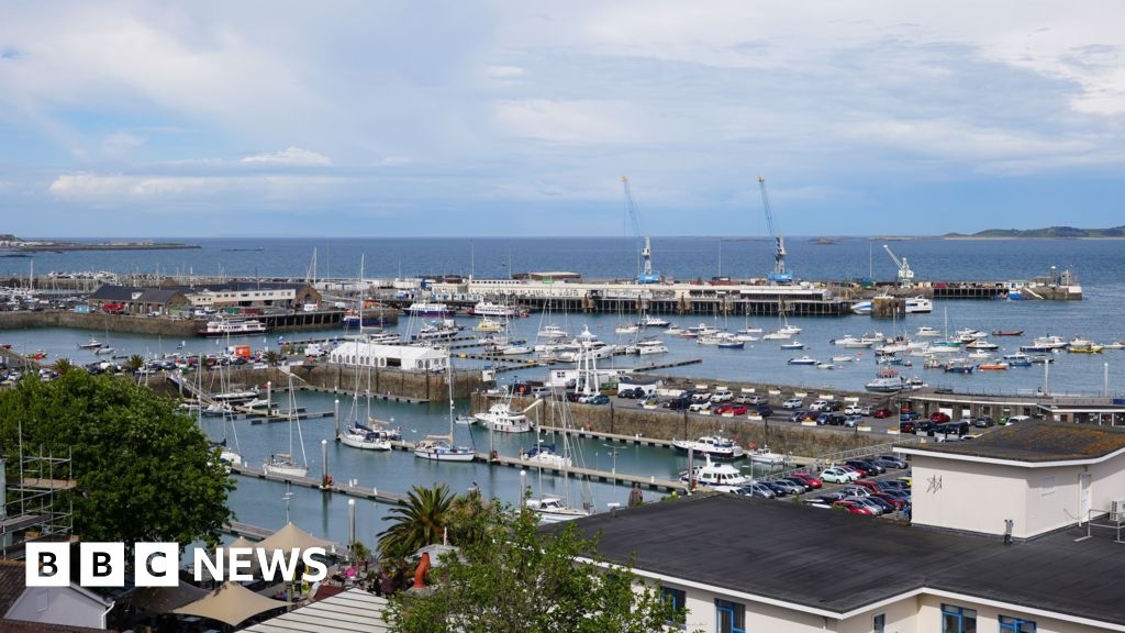 Jersey and Guernsey politicians clash over ferry offer
