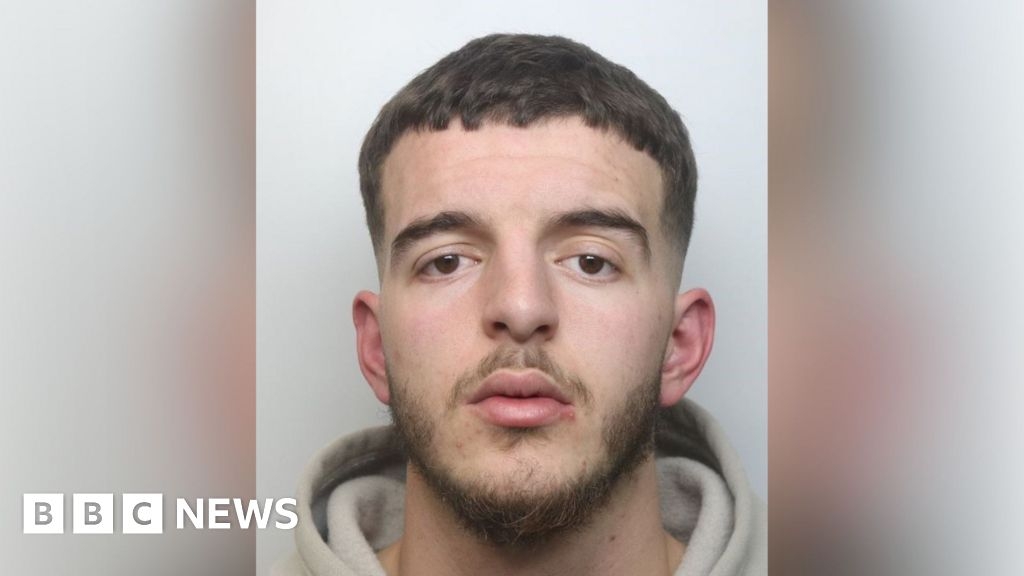 Man who led police on two car chases in Northampton jailed