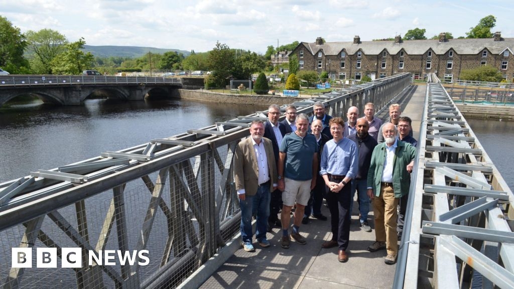 Temporary Otley footbridge opens as repairs continue