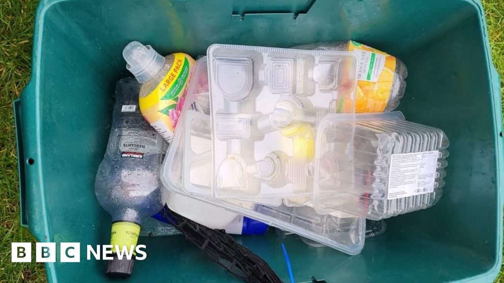 Douglas Council warning over knives in kerbside recycling boxes