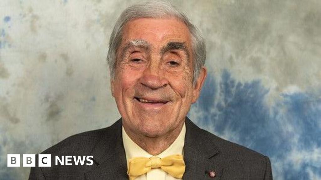 Devon tributes paid following death of councillor Frank Letch