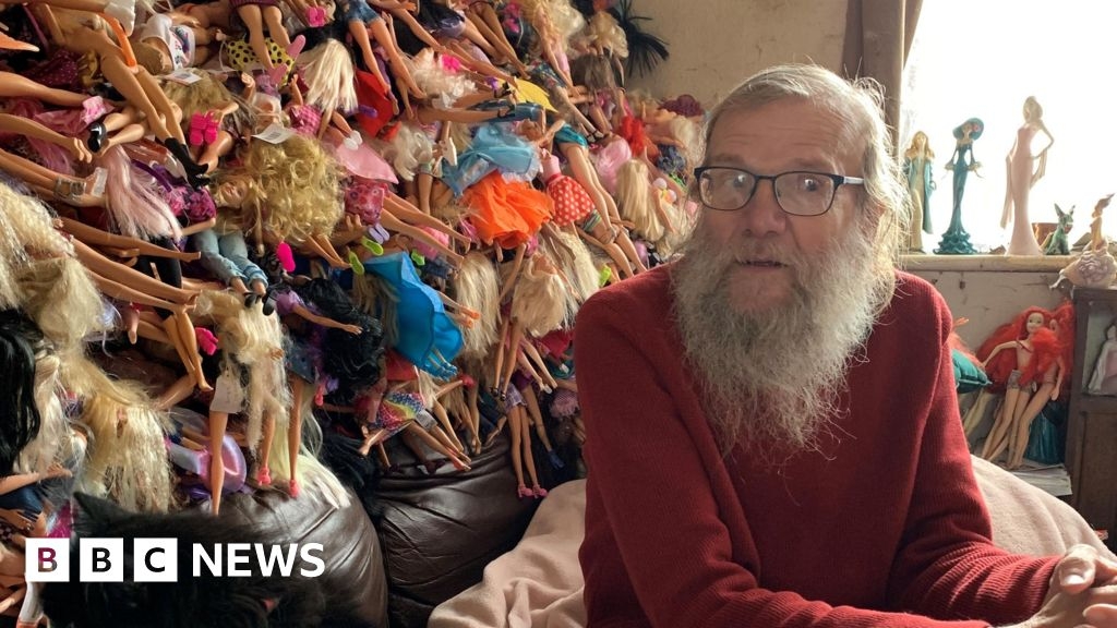Hoarding a UK 'mental health emergency'