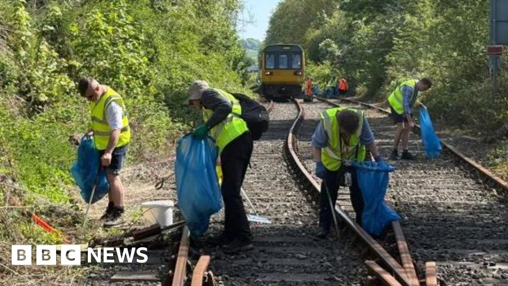 Volunteers collect 200 rubbish bags for railway anniversary