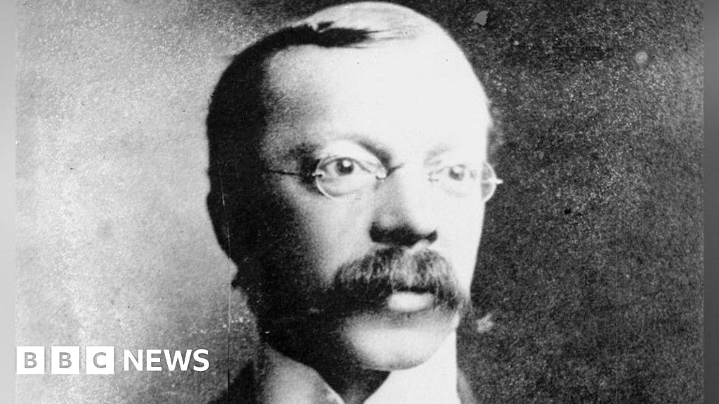 Dr Hawley Harvey Crippen's prayer book sells for £240 at auction
