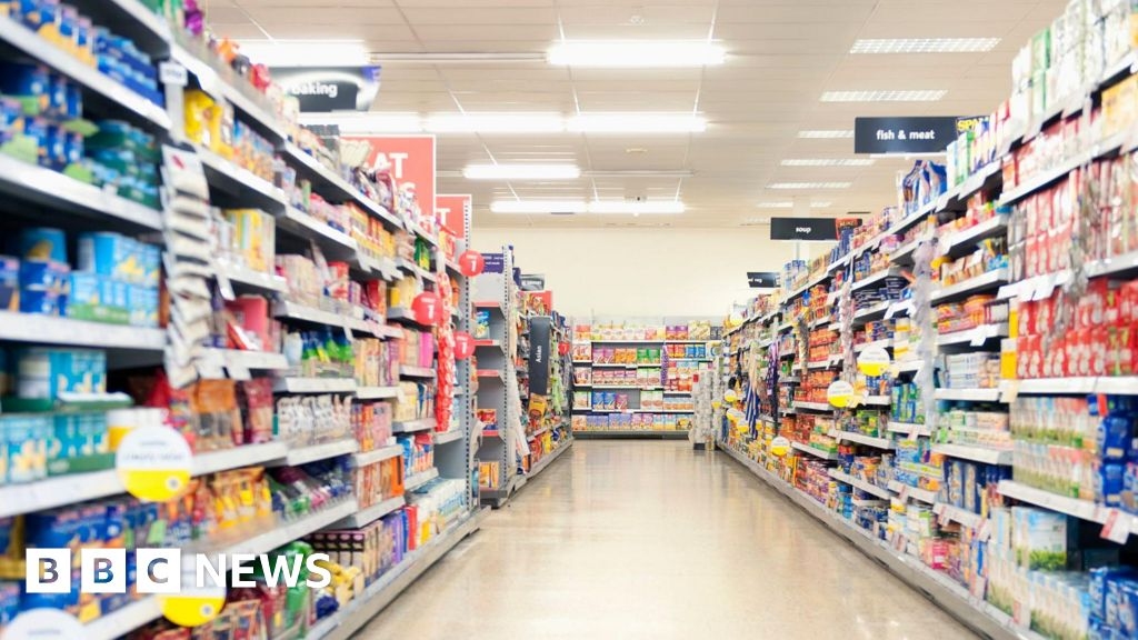 Windsor Framework: Supermarkets 'still facing sea border problems'
